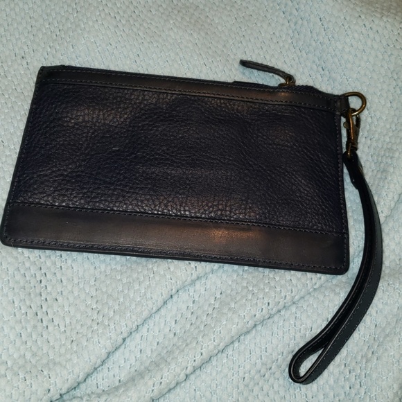 L.L. Bean signature leather wristlet - Picture 2 of 4